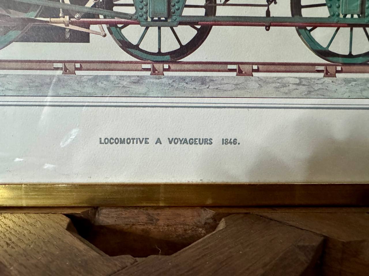 Locomotive à Voyageurs 1846 – Dampflokomotive Typ Crampton, J.F. Cail & Cie Paris – Chromolithographie nach Musée National de Compiègne — Inschrift