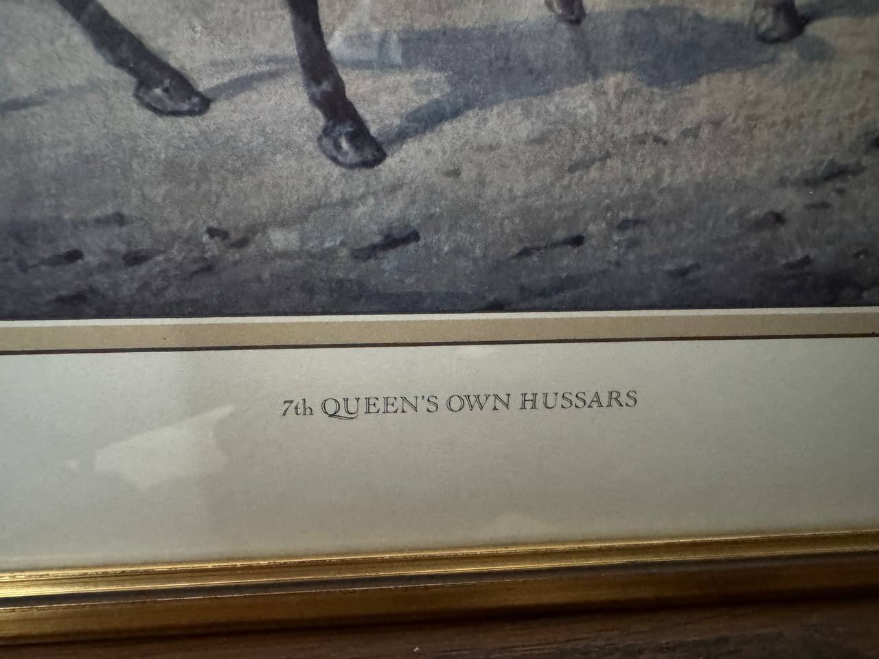 7th Queen's Own Hussars – British Cavalry Regiment on Horseback, Colour Print — Inschrift