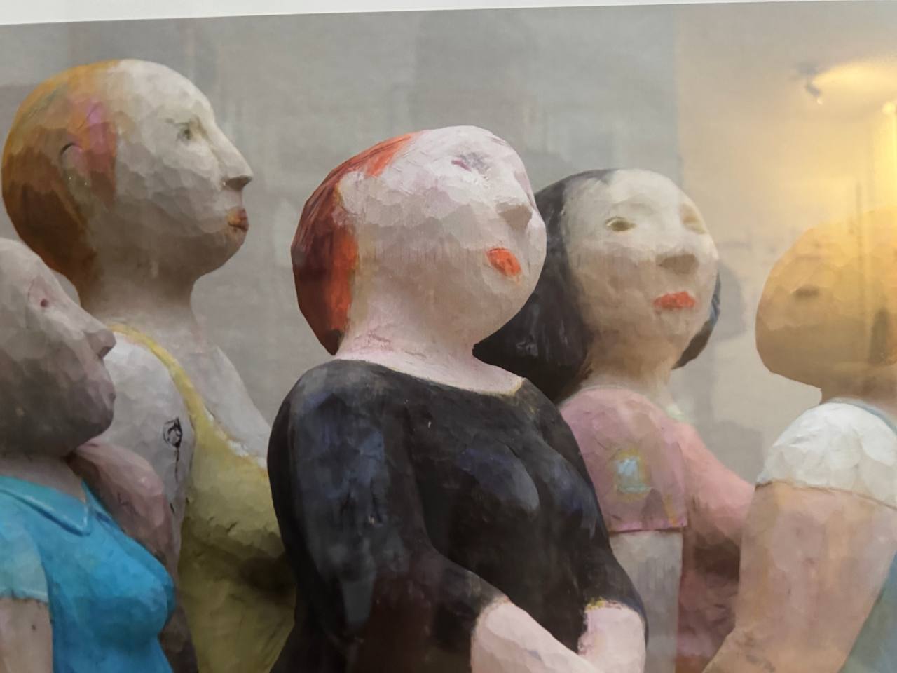 Exhibition Poster Ursula Bucher – Wooden Figures, Galerie Carla Renggli Zug 2010 — Inschrift