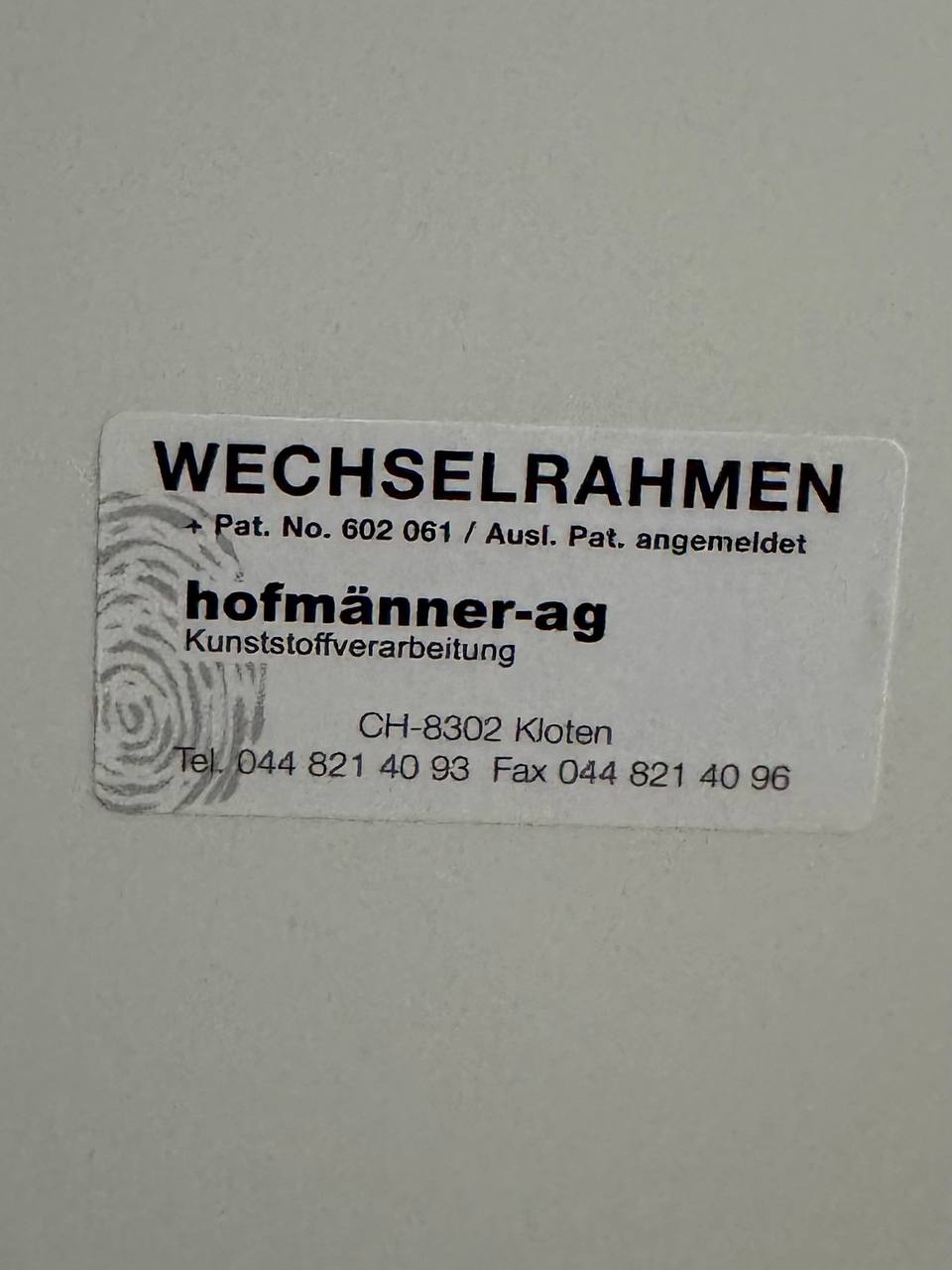 Ausstellungsplakat Ursula Bucher – Holzfiguren, Galerie Carla Renggli Zug 2010 (gerahmt) — sticker