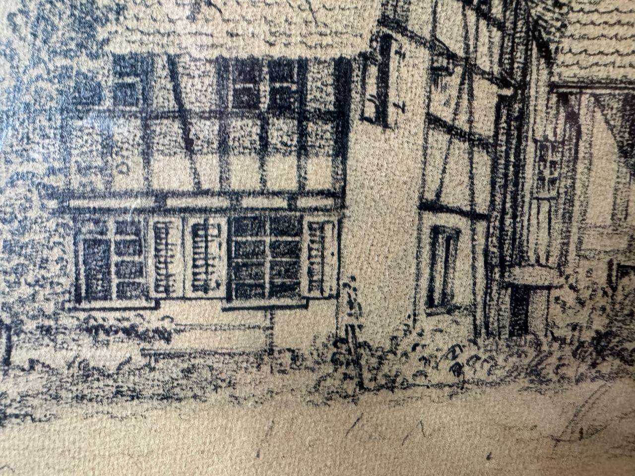 Bündner Bauernhaus mit Fachwerk unter altem Baum – Federzeichnung / Lithographie — Signatur