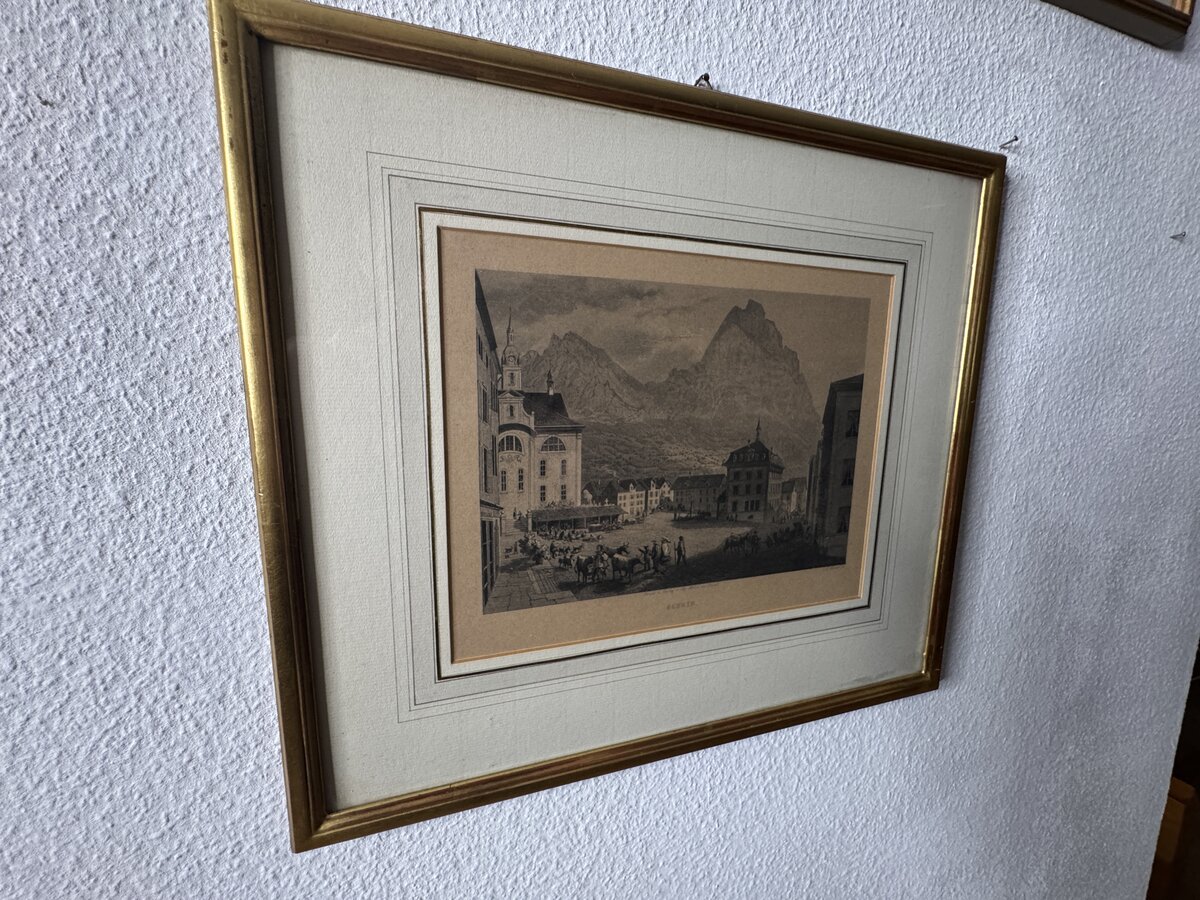 Schwyz – Market Square with the Mythen Peaks, Steel Engraving by C. Huber, Publisher Chr. Krüsi Basel — Kontext