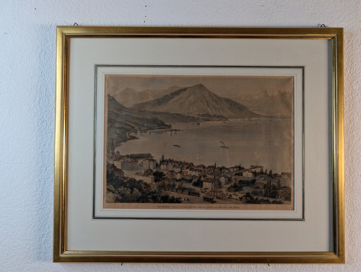 SUISSE: Vue d'ensemble de la ville et du lac de Zug — Kolorierter Holzstich der Stadt Zug mit Eisenbahn, um 1870